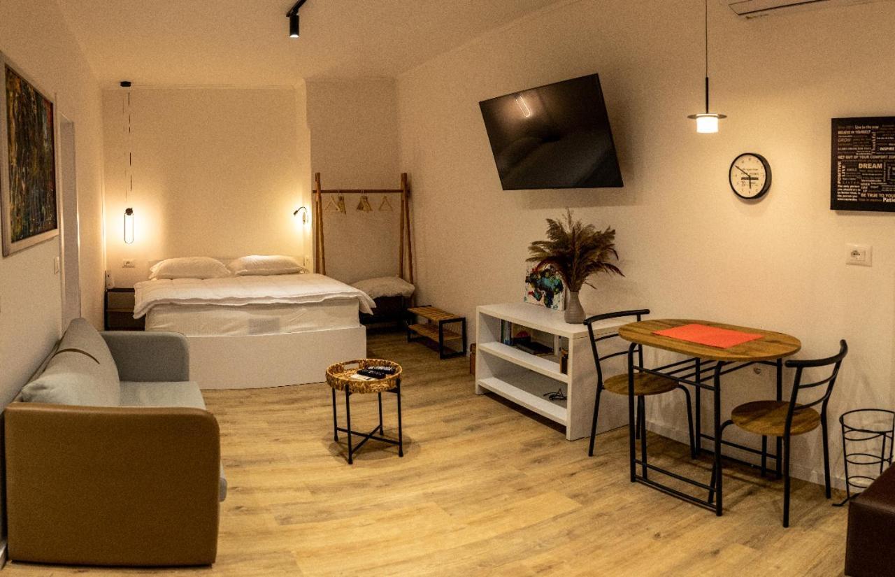 Blloku Studio Apartament Tiranë Luaran gambar