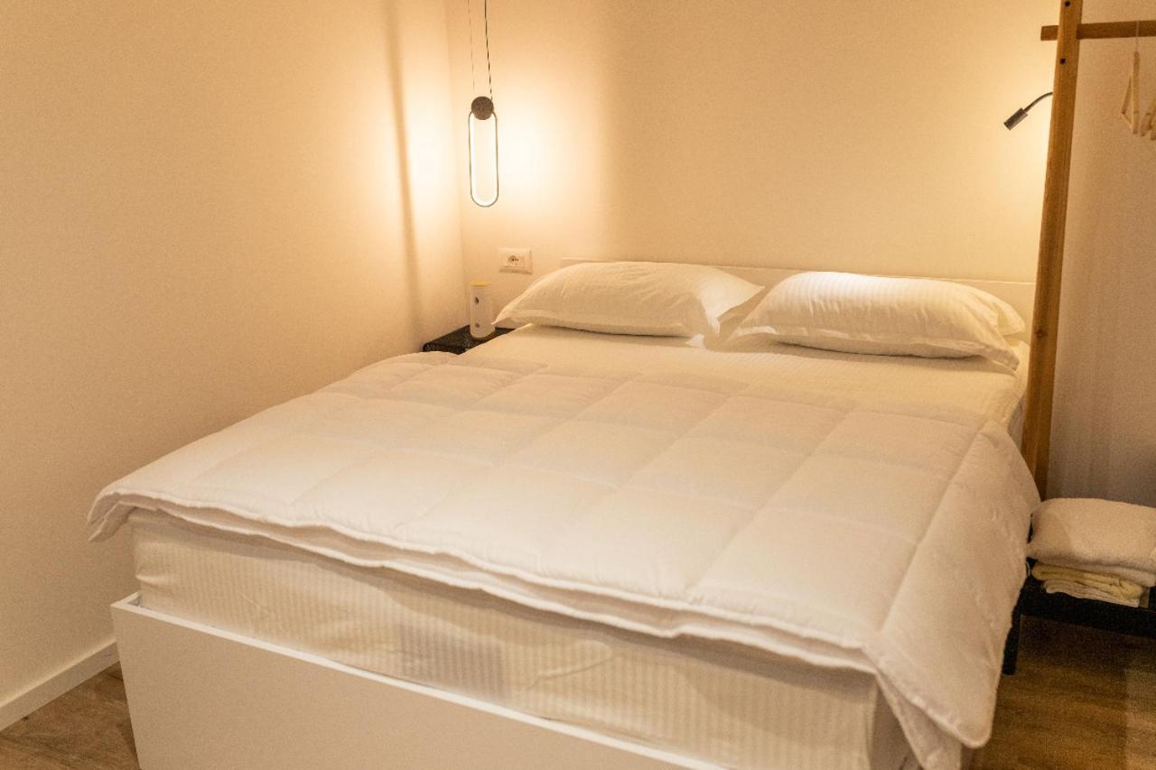 Blloku Studio Apartament Tiranë Luaran gambar